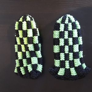 🌻 2/$30 Handmade Checkerboard Slippers